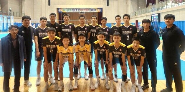 제천산업고 배구팀 올해 첫 대회 3위…전통의 강호 귀환