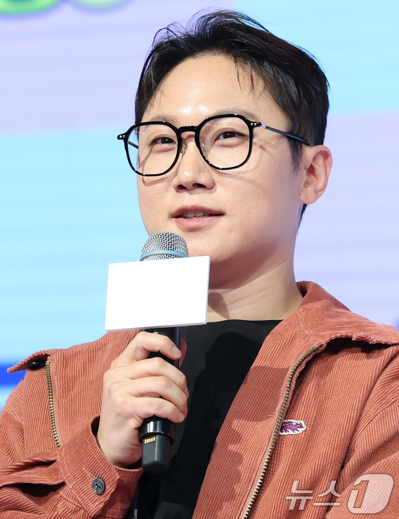 (서울=뉴스1) 권현진 기자 = 여행 크리에이터 빠니보틀이 20일 서울 마포구 쇼킹케이팝센터에서 열린 ENA ‘지구마불 세계여행3’ 제작발표회에 참석해 인사말을 하고 있다.'지구마 …