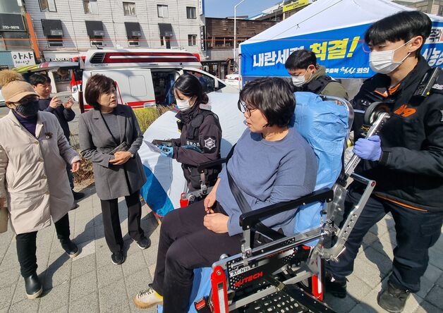 尹파면 촉구 단식 8일째 더민주충북혁신회의 위원 탈진…병원 이송
