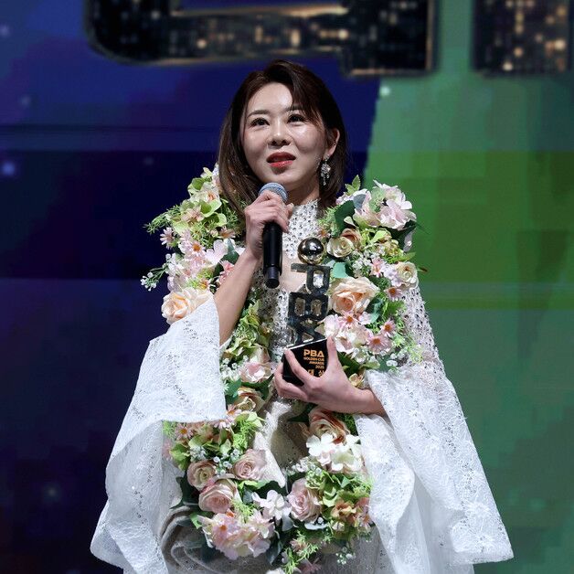 7개 트로피 들어올린 '당구여제' 김가영, PBA 어워즈 4관왕 차지
