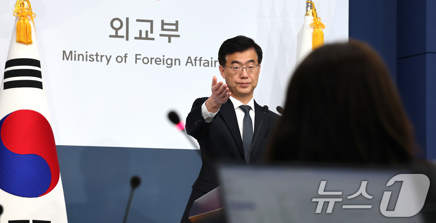 (서울=뉴스1) 임세영 기자 = 이재웅 외교부 대변인이 20일 서울 종로구 외교부 청사에서 정례브리핑을 하고 있다. 2025.3.20/뉴스1