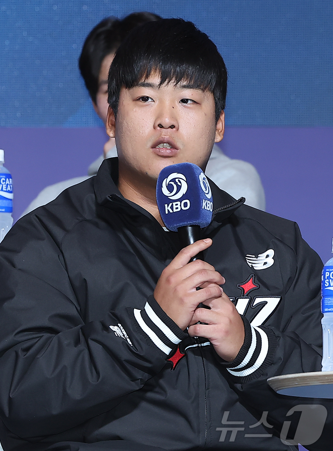 (서울=뉴스1) 김진환 기자 = KT 위즈 강백호가 20일 오후 서울 송파구 잠실 롯데호텔 월드에서 열린 신한 SOL Bank 2025 KBO 미디어데이에서 각오를 밝히고 있다.2 …