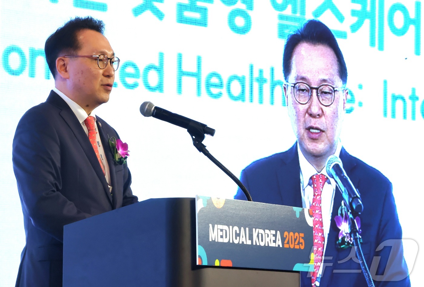 (서울=뉴스1) = 박민수 보건복지부 제2차관이 20일 서울 코엑스에서 진행된 '메디컬 코리아 2025' 개막식에서 환영사를 하고 있다. (보건복지부 제공, 재판매 및 DB 금지) …