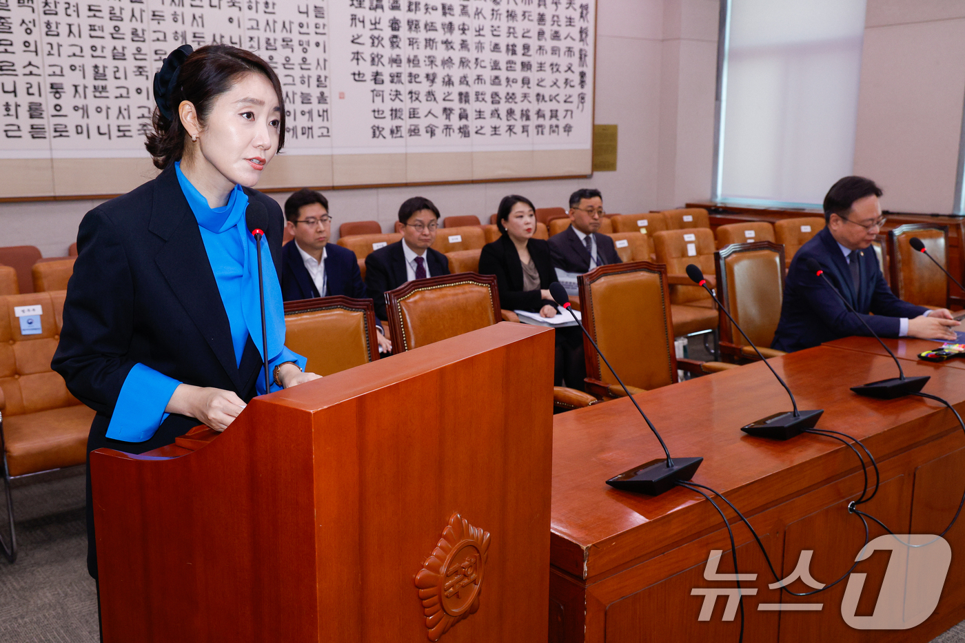 (서울=뉴스1) 안은나 기자 = 여야가 18년 만에 연금개혁에 합의한 20일 오후 서울 여의도 국회에서 열린 법제사법위원회 전체회의에서 보건복지위원회 강선우 법안심사1소위원장이 국 …