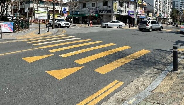 등교하던 초등생 횡단보도서 승용차에 치여…중환자실 치료