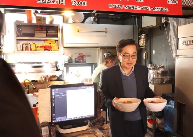 김동연, 수원 비빔국수집 깜짝 방문 이유…점주에 "기운 내시라"