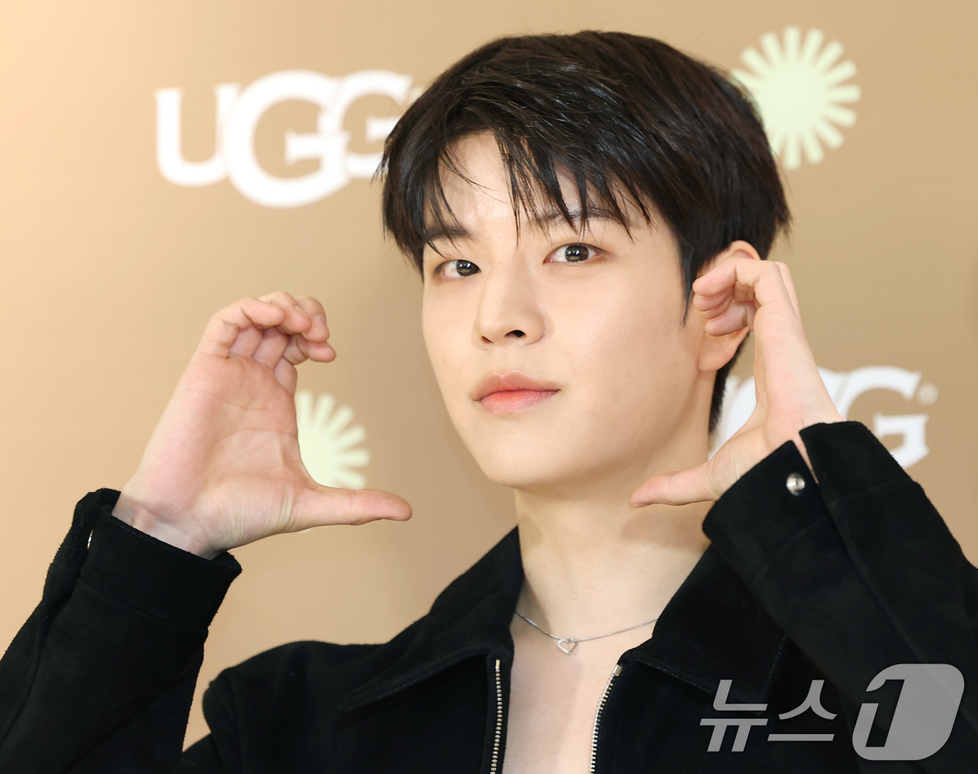 (서울=뉴스1) 권현진 기자 = 스트레이 키즈 승민이 20일 서울 강남구 어그(UGG) 도산 플래그십스토어에서 열린 오픈 행사에 참석해 포즈를 취하고 있다. 2025.3.20/뉴스 …