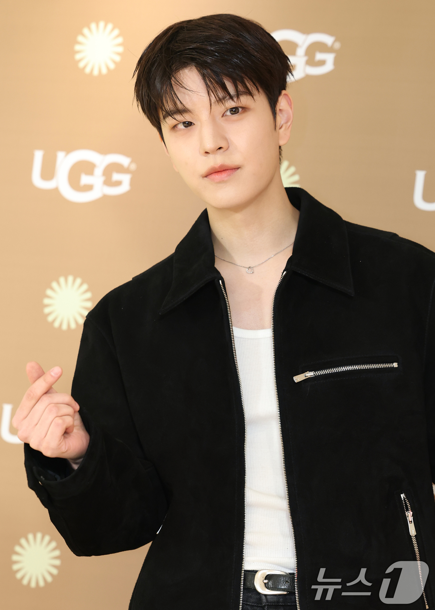 (서울=뉴스1) 권현진 기자 = 스트레이 키즈 승민이 20일 서울 강남구 어그(UGG) 도산 플래그십스토어에서 열린 오픈 행사에 참석해 포즈를 취하고 있다. 2025.3.20/뉴스 …
