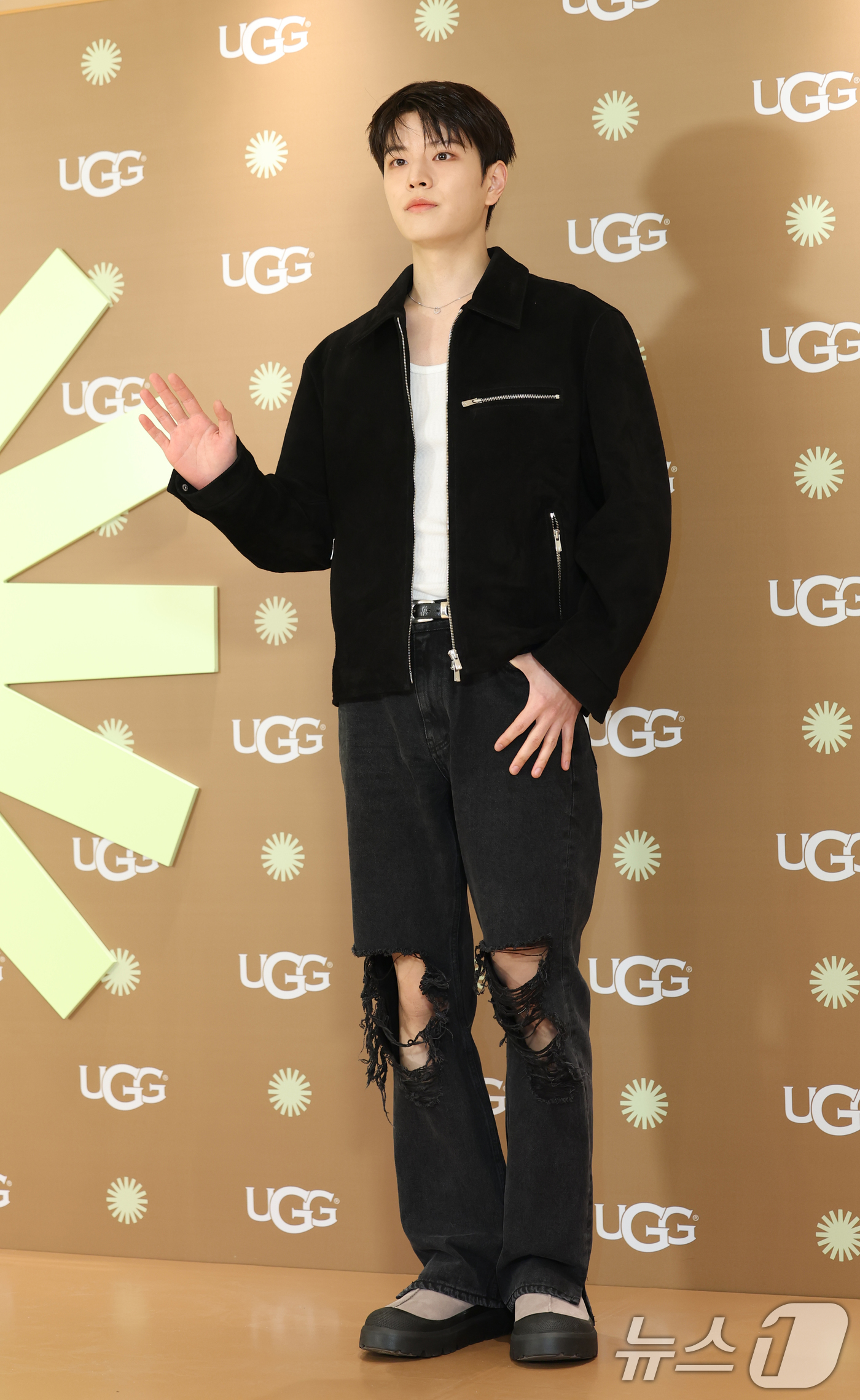 (서울=뉴스1) 권현진 기자 = 스트레이 키즈 승민이 20일 서울 강남구 어그(UGG) 도산 플래그십스토어에서 열린 오픈 행사에 참석해 포즈를 취하고 있다. 2025.3.20/뉴스 …