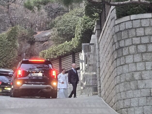 '정주영 24주기' 청운동서 제사…정의선·정몽준 등 범현대가 한자리