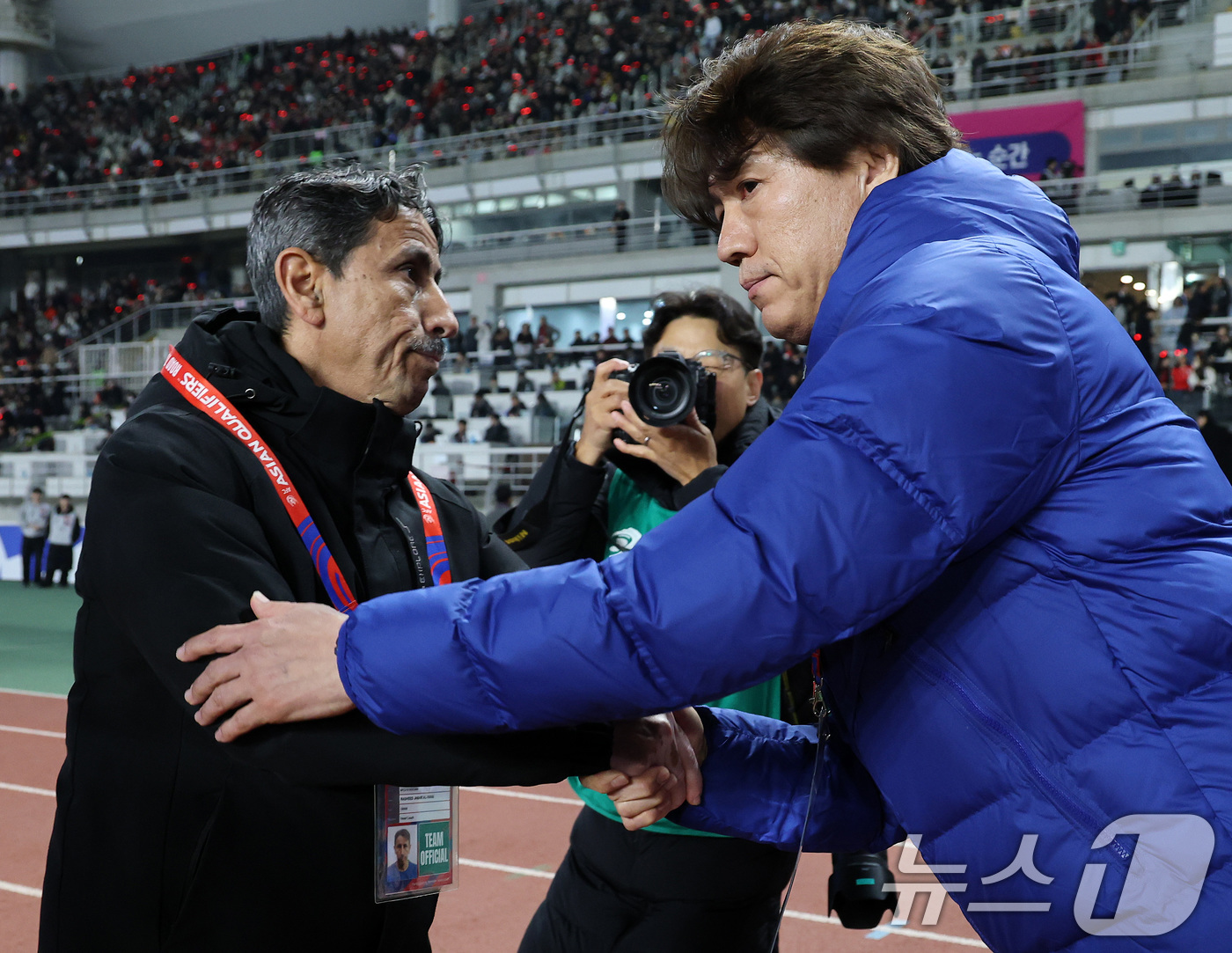 (고양=뉴스1) 이동해 기자 = 대한민국 홍명보 감독과 오만 라시드 자베르 감독이 20일 오후 경기 고양시 고양종합운동장에서 열린 2026 국제축구연맹(FIFA) 북중미 월드컵 아 …