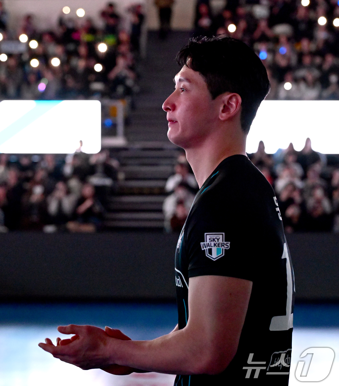 (서울=뉴스1) = 은퇴 경기에 나선 문성민(39, 현대캐피탈)이 20일 천안 유관순체육관에서 열린 남자배구 도드람 2024-25 V리그 최종전 현대캐피탈과 OK저축은행의 경기에서 …