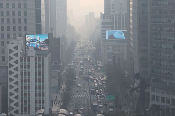 낮 최고 25도·서울 22도 따뜻하지만 '불청객' 미세먼지에 숨쉬기 텁텁 [주말날씨]
