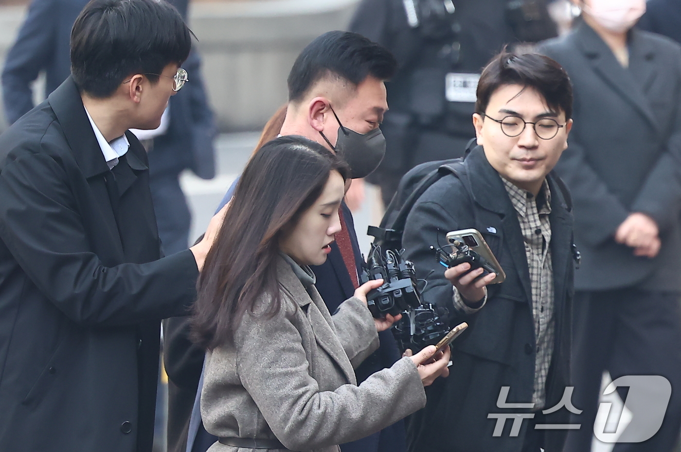 (서울=뉴스1) 김도우 기자 = 윤석열 대통령 체포를 방해한 혐의를 받는 이광우 대통령경호처 경호본부장 이 21일 서울 마포구 서울지방법원에서 열리는 구속 전 피의자 심문에 출석하 …