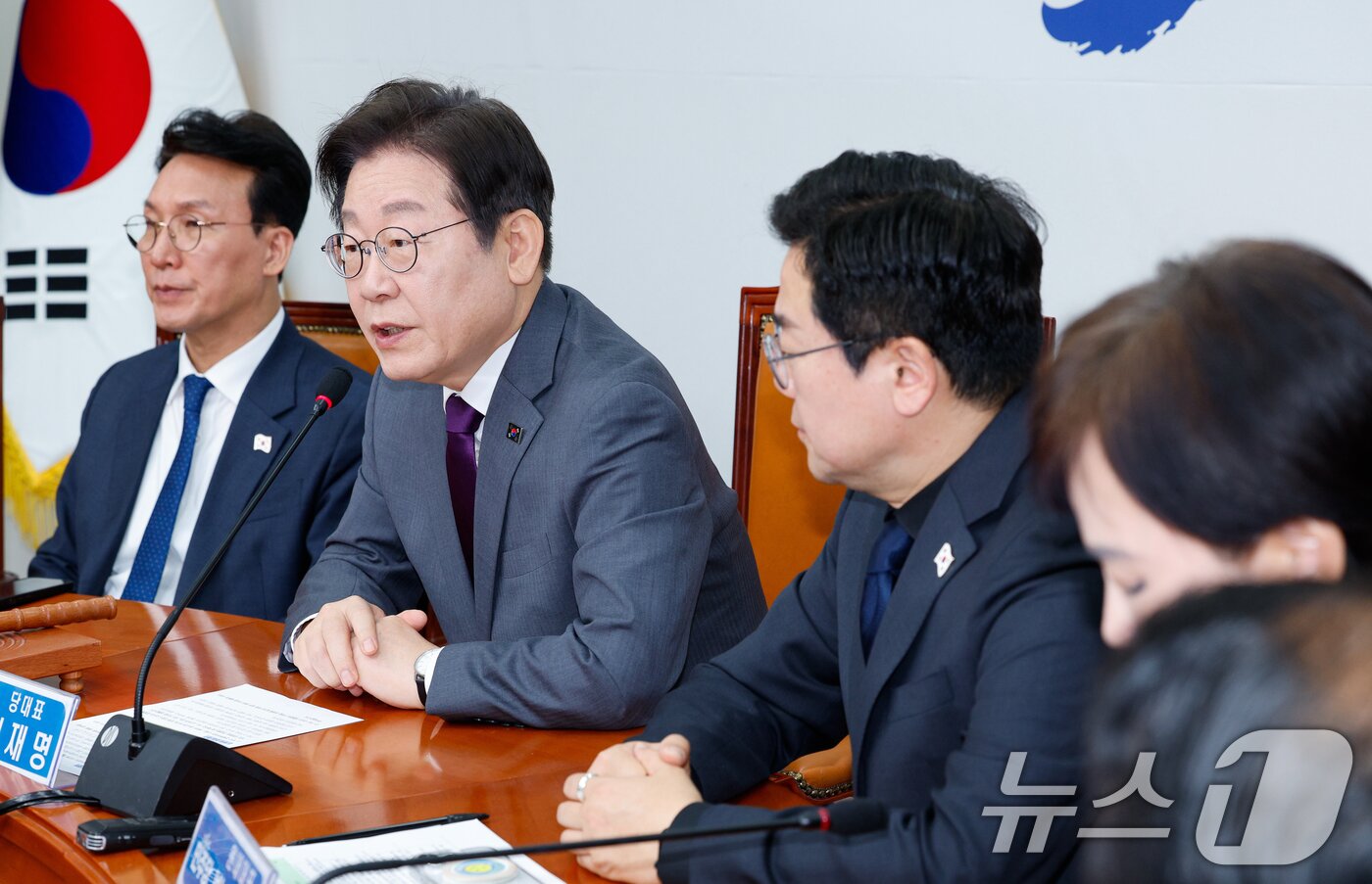 본문 이미지 - 이재명 더불어민주당 대표가 21일 오전 서울 여의도 국회에서 열린 최고위원회의에 참석해 마무리 발언하고 있다. 2025.3.21/뉴스1 ⓒ News1 안은나 기자