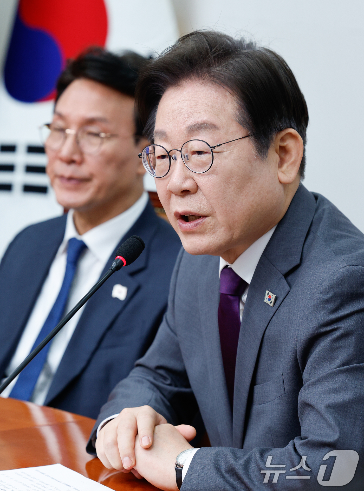 (서울=뉴스1) 안은나 기자 = 이재명 더불어민주당 대표가 21일 오전 서울 여의도 국회에서 열린 최고위원회의에 참석해 마무리 발언하고 있다. 2025.3.21/뉴스1