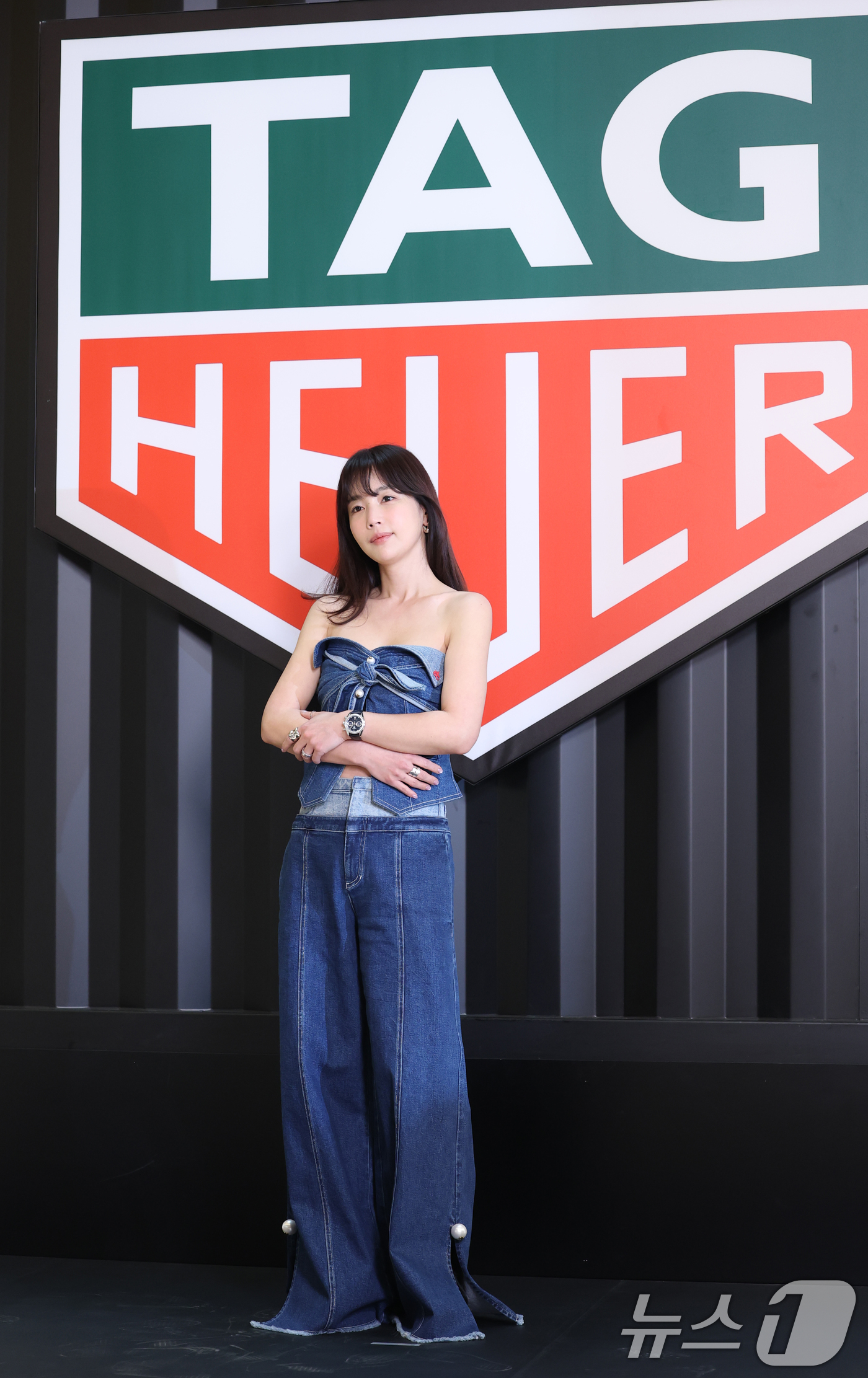 (서울=뉴스1) 권현진 기자 = 배우 기은세가 21일 서울 송파구 잠실 롯데월드몰에서 열린 태그호이어 레이싱 팝업스토어 오픈 기념 행사에 참석해 포즈를 취하고 있다. 2025.3. …