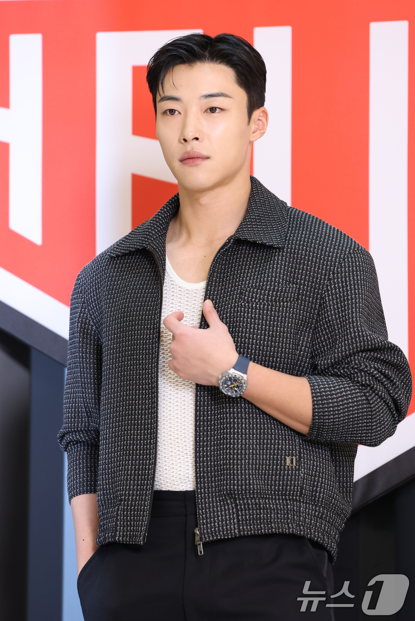 (서울=뉴스1) 권현진 기자 = 배우 우도한이 21일 서울 송파구 잠실 롯데월드몰에서 열린 태그호이어 레이싱 팝업스토어 오픈 기념 행사에 참석해 포즈를 취하고 있다. 2025.3. …