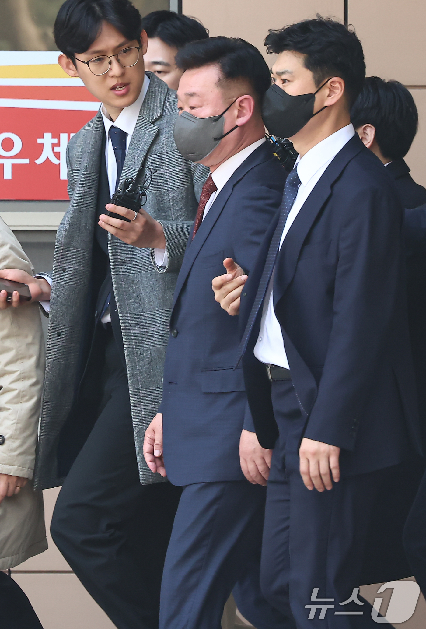 (서울=뉴스1) 김도우 기자 = 윤석열 대통령 체포 방해 혐의를 받는 이광우 대통령경호처 경호본부장이 21일 서울 마포구 서울서부지방법원에서 열린 구속 전 피의자 심문(영장실질심사 …