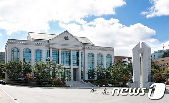 울산대 의대 교육시설 '아산의학관' 개관…지역 의료인재 양성
