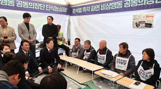 이재명 대표, 비상행동 단식농성장 방문