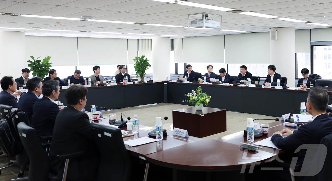 (서울=뉴스1) = 최남호 산업통상자원부 2차관이 21일 서울 종로구 석탄회관에서 열린 산업부-에너지경제연구원 정책협의회에서 모두발언을 하고 있다. (산업통상자원부 제공. 재판매 …