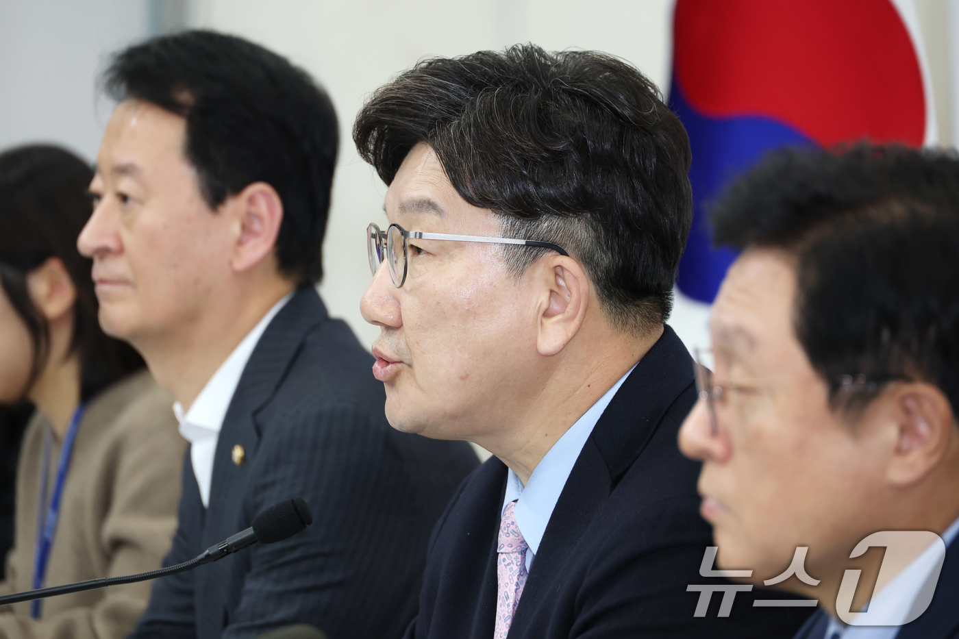 (서울=뉴스1) 이광호 기자 = 권성동 국민의힘 원내대표가 21일 오후 서울 여의도 국회에서 가진 기자간담회에서 최상목 대통령 권한대행 부총리 겸 기획재정부장관 탄핵소추안 발의와 …