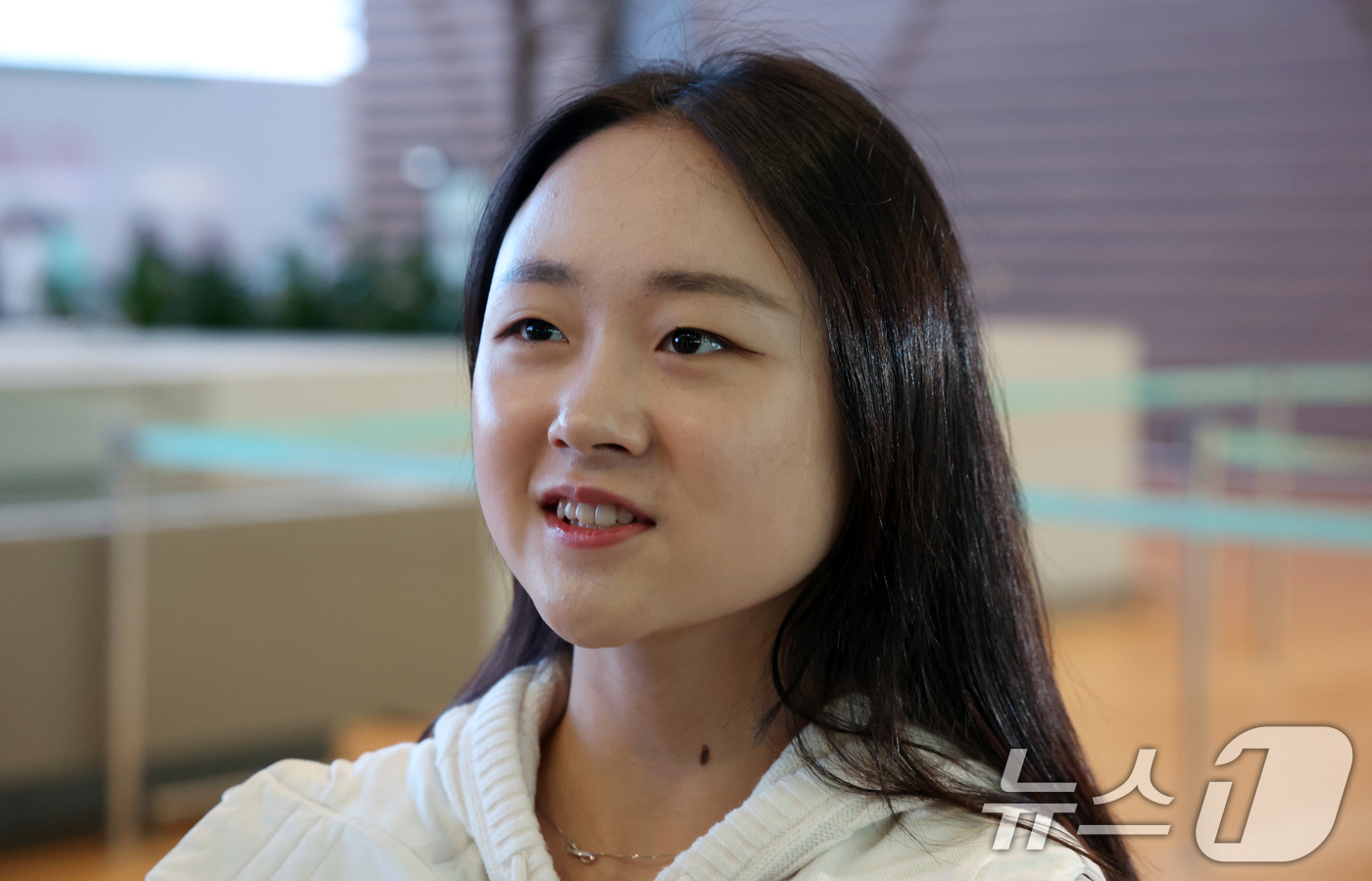 (인천=뉴스1) 김명섭 기자 = 김채연 대한민국 여자 싱글 피겨 스케이팅 국가대표가 23일 오전 인천국제공항에서  오는 25일(현지 시각) 미국 보스턴에서 개막하는 세계선수권 대회 …