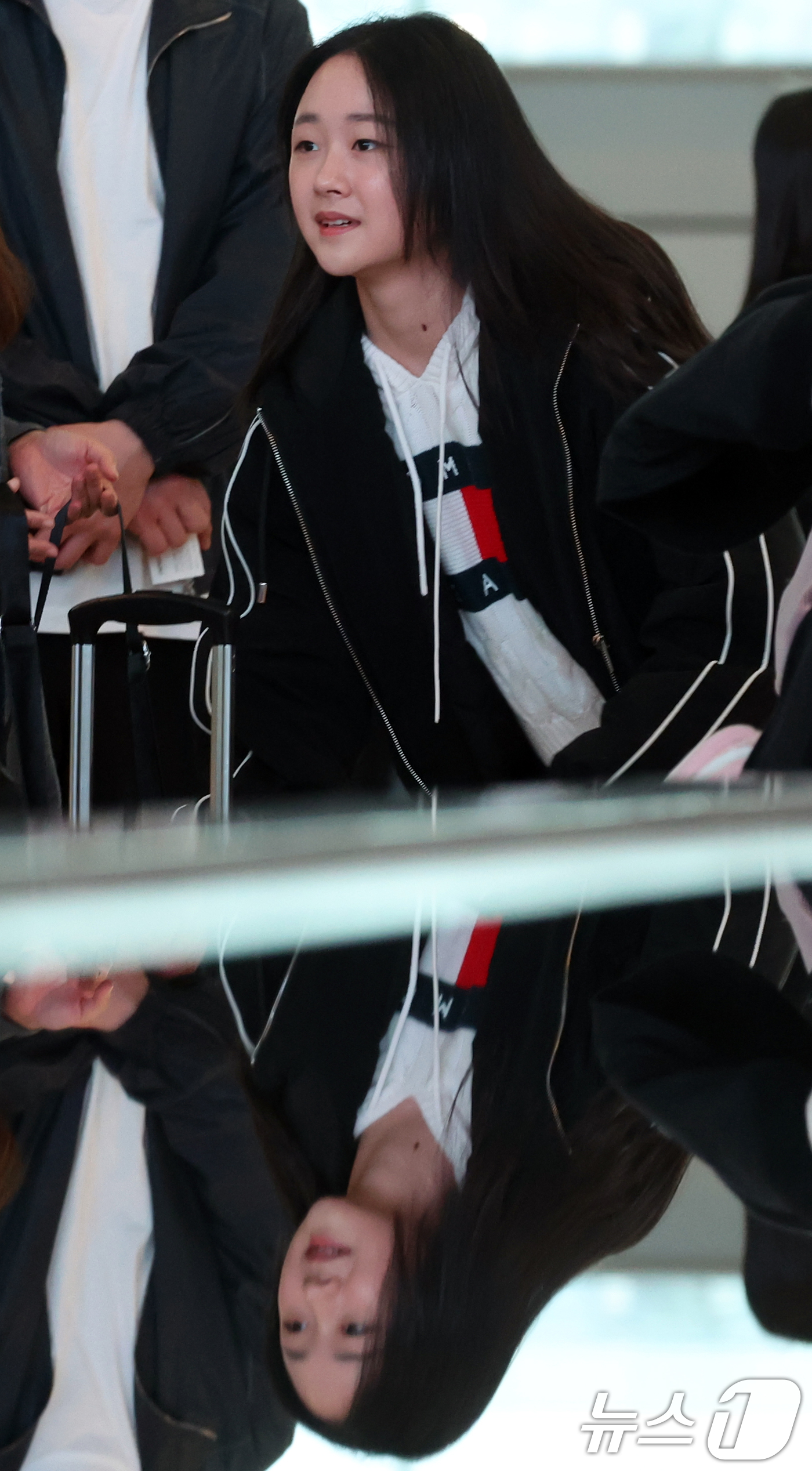 (인천=뉴스1) 김명섭 기자 = 김채연 대한민국 여자 싱글 피겨 스케이팅 국가대표가 23일 오전 인천국제공항에서  오는 25일(현지 시각) 미국 보스턴에서 개막하는 세계선수권 대회 …