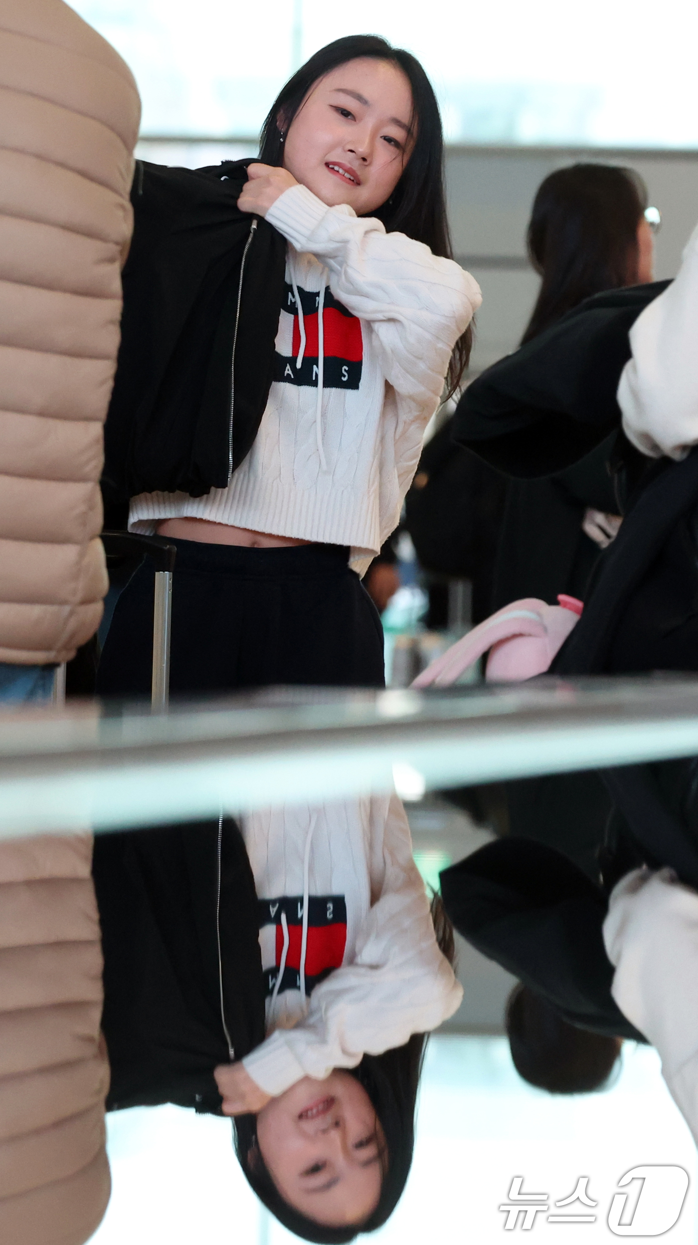 (인천=뉴스1) 김명섭 기자 = 김채연 대한민국 여자 싱글 피겨 스케이팅 국가대표가 23일 오전 인천국제공항에서  오는 25일(현지 시각) 미국 보스턴에서 개막하는 세계선수권 대회 …