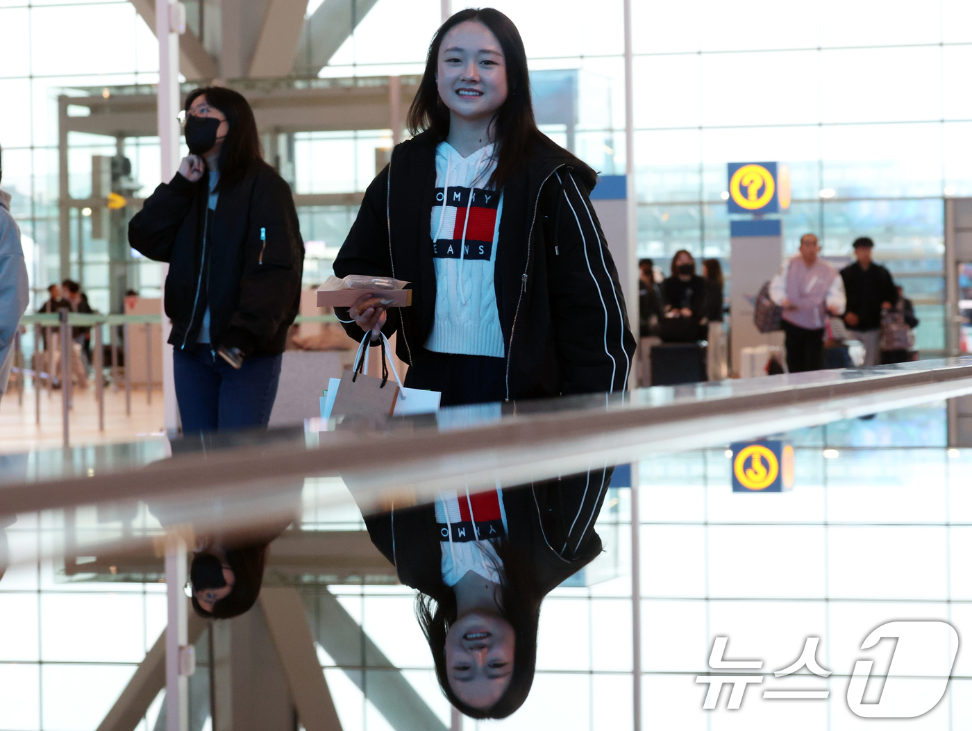 (인천=뉴스1) 김명섭 기자 = 김채연 대한민국 여자 싱글 피겨 스케이팅 국가대표가 23일 오전 인천국제공항에서  오는 25일(현지 시각) 미국 보스턴에서 개막하는 세계선수권 대회 …