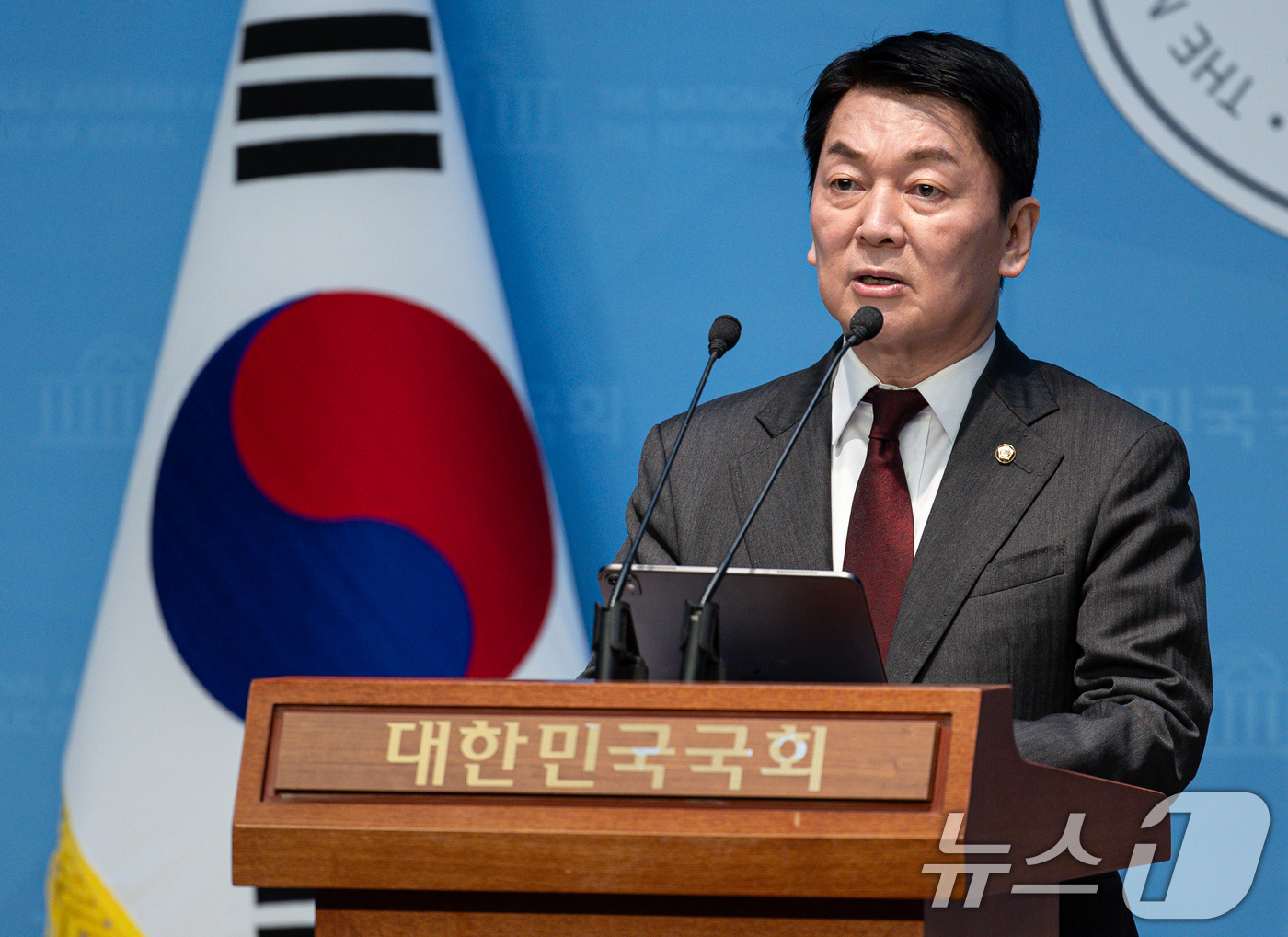 (서울=뉴스1) 이재명 기자 = 안철수 국민의힘 의원이 23일 오전 서울 여의도 국회 소통관에서 더불어민주당 규탄 등 현안 기자회견을 하고 있다. 2025.3.23/뉴스1