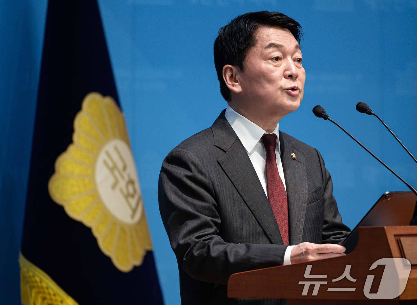 (서울=뉴스1) 이재명 기자 = 안철수 국민의힘 의원이 23일 오전 서울 여의도 국회 소통관에서 더불어민주당 규탄 등 현안 기자회견을 하고 있다. 2025.3.23/뉴스1