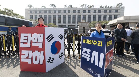 헌재 앞 탄핵 찬·반 1인 시위