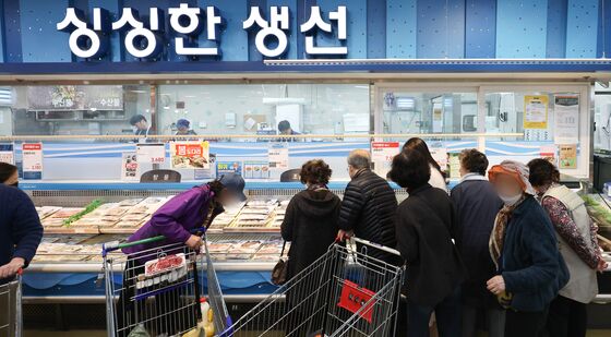 수산물 가격 급등…대형마트 '물량 확보 총력'