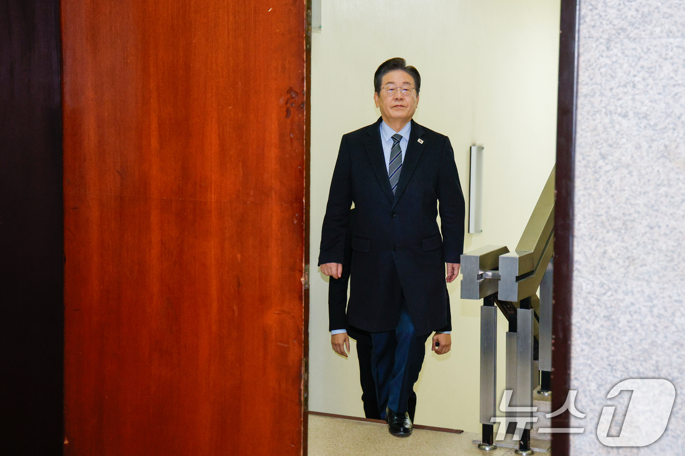 (서울=뉴스1) 안은나 기자 = 이재명 더불어민주당 대표가 24일 오전 서울 여의도 국회에서 열린 비공개 최고위원회의에 참석하고 있다. 2025.3.24/뉴스1