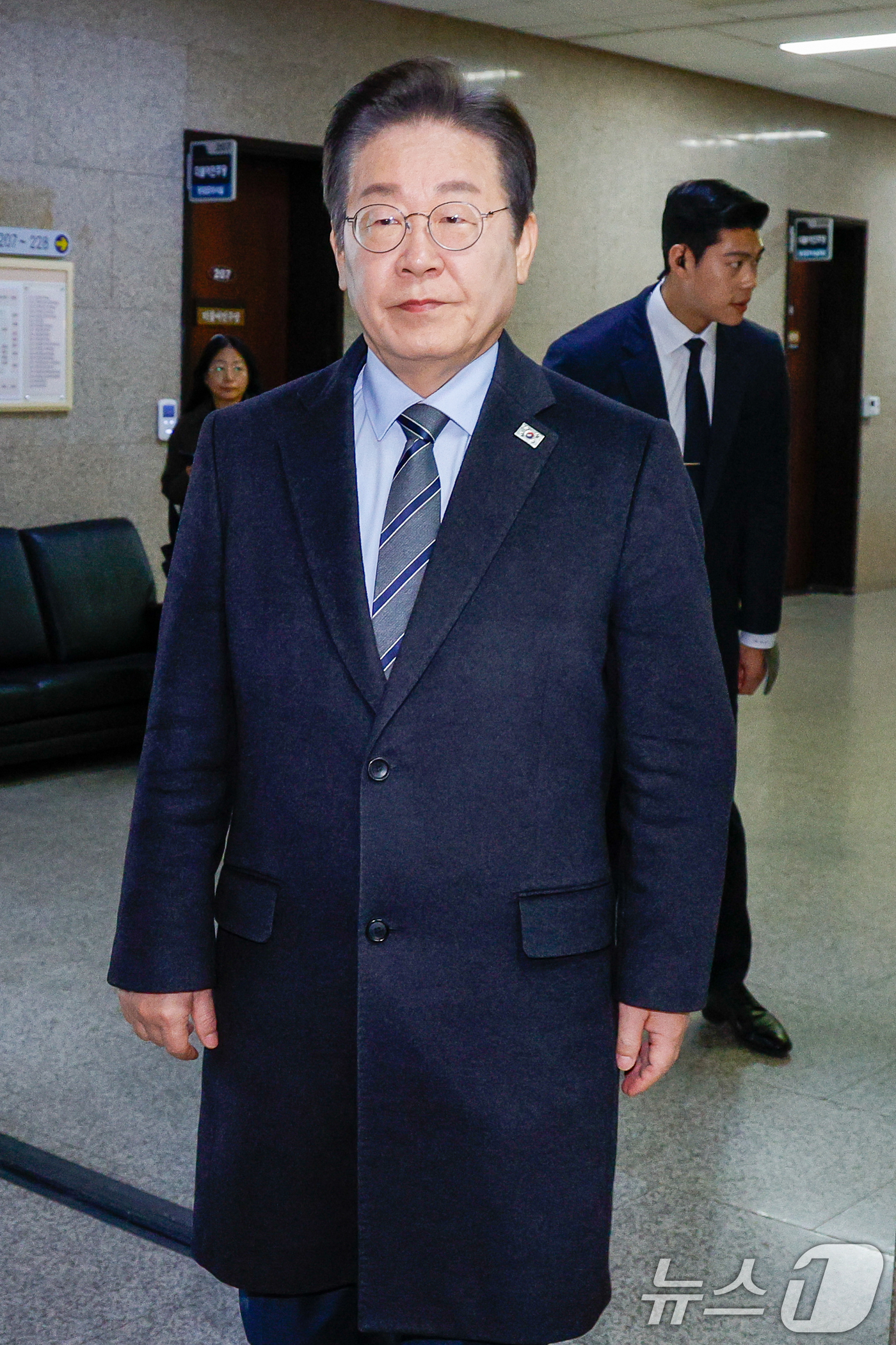 (서울=뉴스1) 안은나 기자 = 이재명 더불어민주당 대표가 24일 오전 서울 여의도 국회에서 열린 비공개 최고위원회의에 참석하고 있다. 2025.3.24/뉴스1