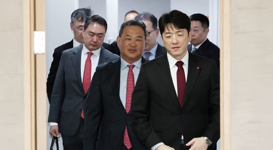 롯데쇼핑 주주총회 참석하는 경영진