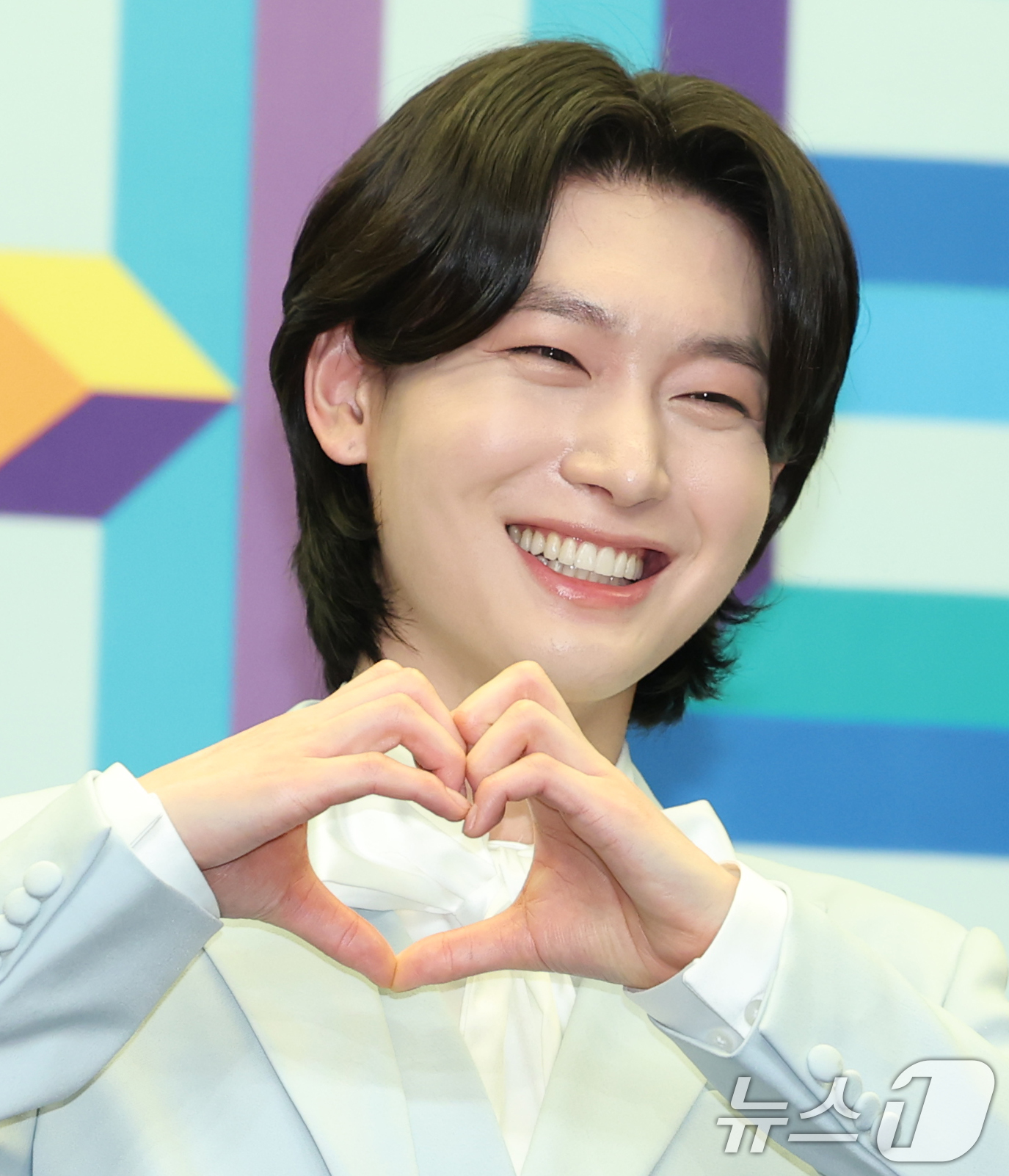 (서울=뉴스1) 권현진 기자 = 가수 김용빈이 24일 오전 서울 마포구 상암동 스탠포드호텔에서 열린 TV조선 '미스터트롯3' TOP7 기자간담회에 참석해 포즈를 취하고 있다. 20 …