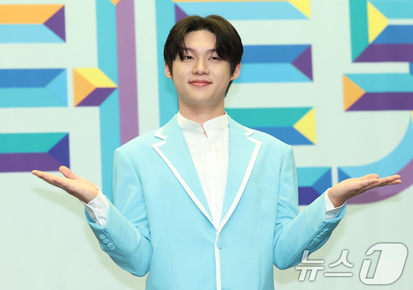 (서울=뉴스1) 권현진 기자 = 가수 최재명이 24일 오전 서울 마포구 상암동 스탠포드호텔에서 열린 TV조선 '미스터트롯3' TOP7 기자간담회에 참석해 포즈를 취하고 있다. 20 …