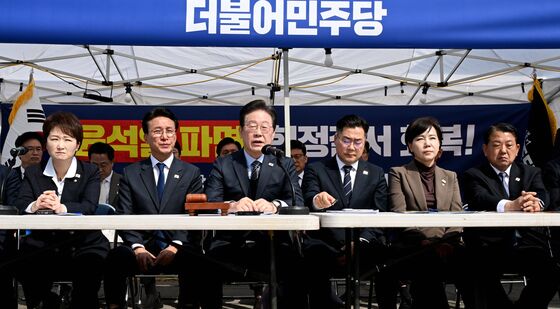 이재명 대표, 광화문 천막당사에서 열린 최고위원회의