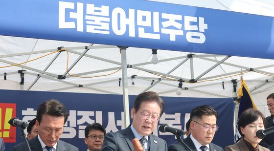 의사봉 두드리는 이재명 대표