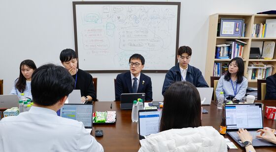 연금개혁 관련 질문에 답하는 박주민 위원장