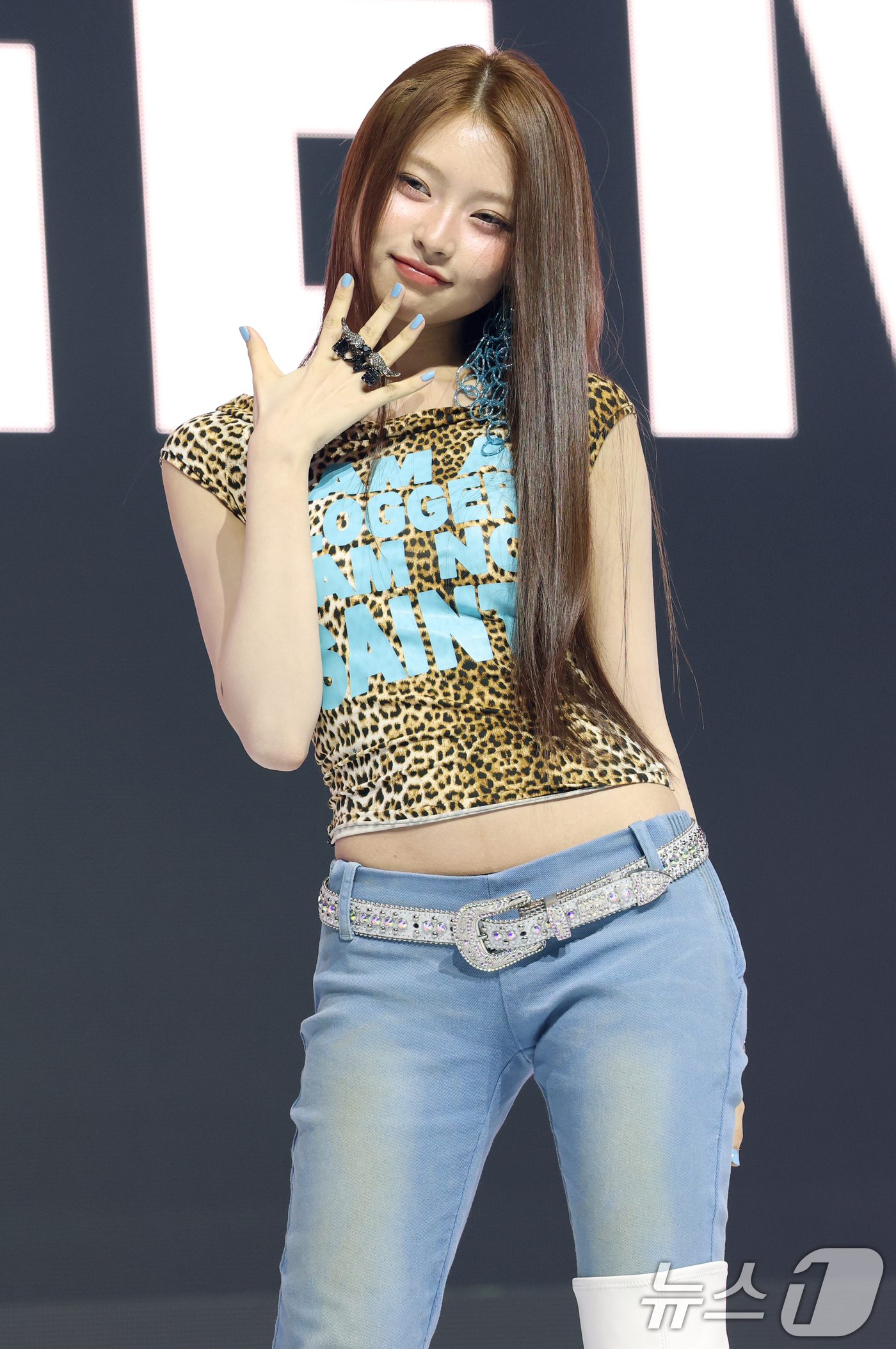 (서울=뉴스1) 권현진 기자 = 그룹 키키(kiiikiii) 하음이 24일 서울 용산구 블루스퀘어에서 가진 첫 번째 미니 앨범 '언컷 젬(UNCUT GEM)' 발매 쇼케이스에서 포 …