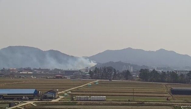'성묘객 실화' 김제 금산면 산불…50대 여성 등 2명 화상(종합)