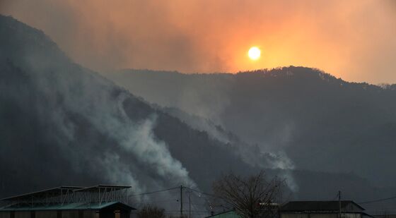 '의성 산불' 사흘째…산불 너머 저무는 하루