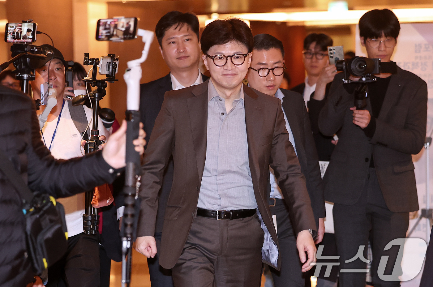 (서울=뉴스1) 김성진 기자 = 한동훈 국민의힘 전 대표가 24일 서울 중구 웨스틴조선호텔에서 열린 산학연 포럼에 강연자로 참석하고 있다. 2025.3.24/뉴스1