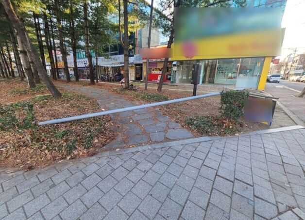 '무허가' 철제 표지판 날벼락에 행인 중상…광주 광산구 '전수조사' 착수