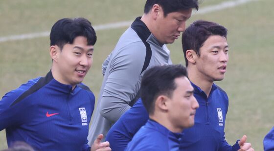요르단전 앞두고 훈련 중인 황희찬과 손흥민