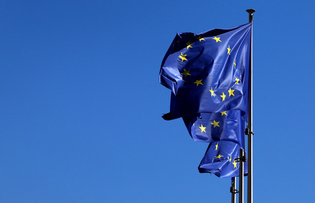 유럽, 中 공세에 전기차 '속도 조절'…韓 무리한 목표 안방 내줄 판